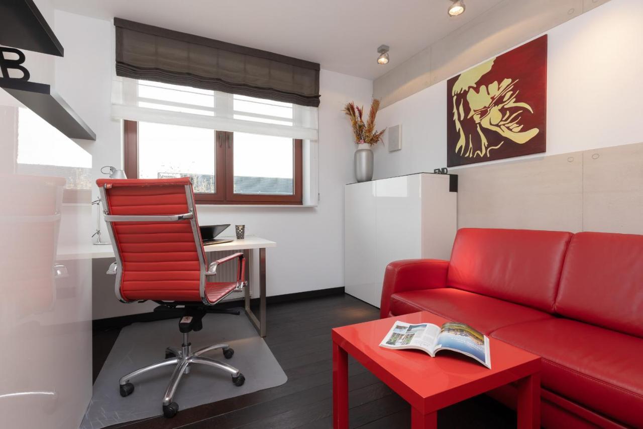 Warsaw Srodmiescie Riverside Three-Bedroom Apartment By Renters Exterior foto